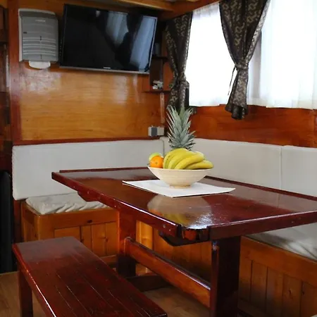 Hotel na wodzie Apartman Gulet Babac Vodice